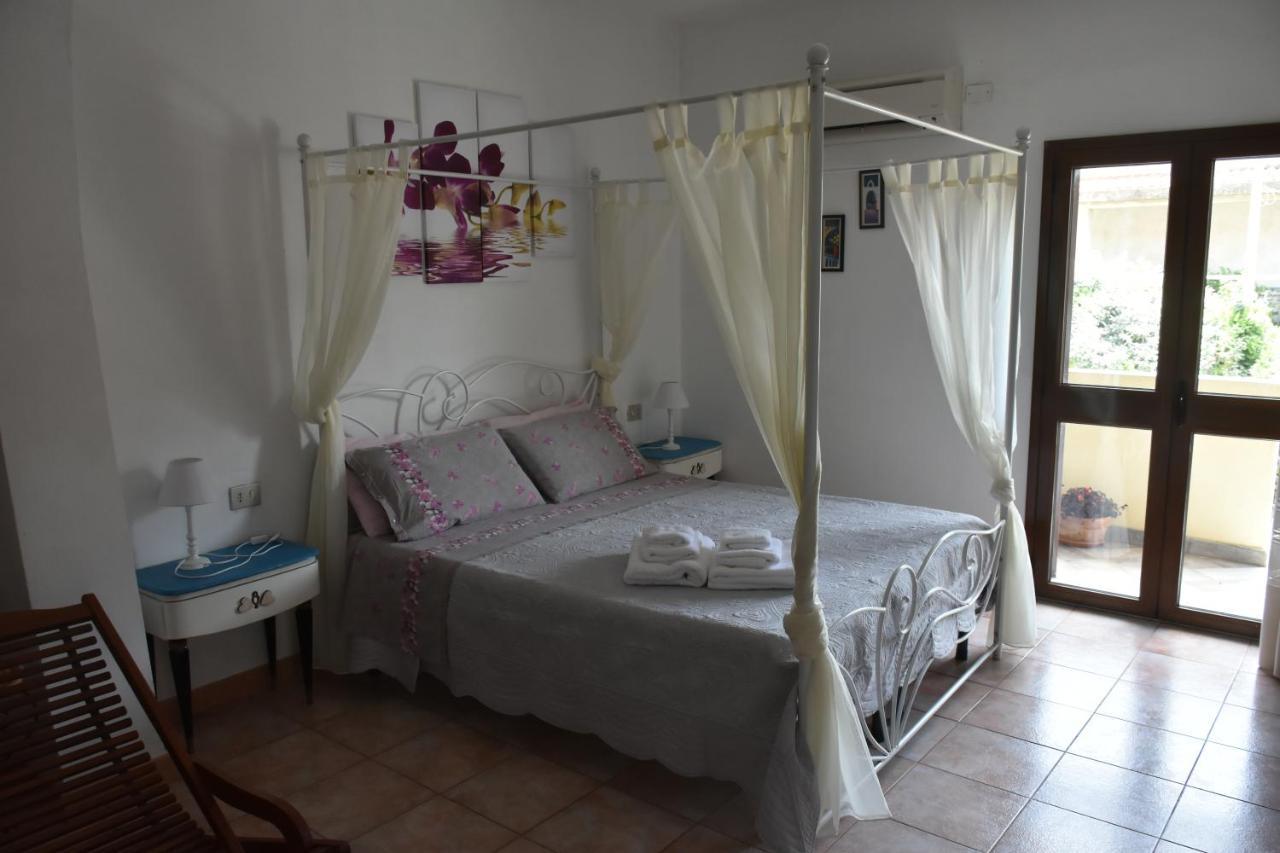 Bed And Breakfast Le Petunie Bari Sardo Bagian luar foto