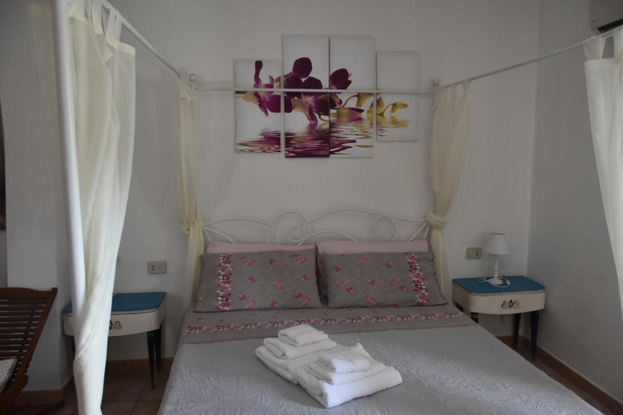 Bed And Breakfast Le Petunie Bari Sardo Bagian luar foto
