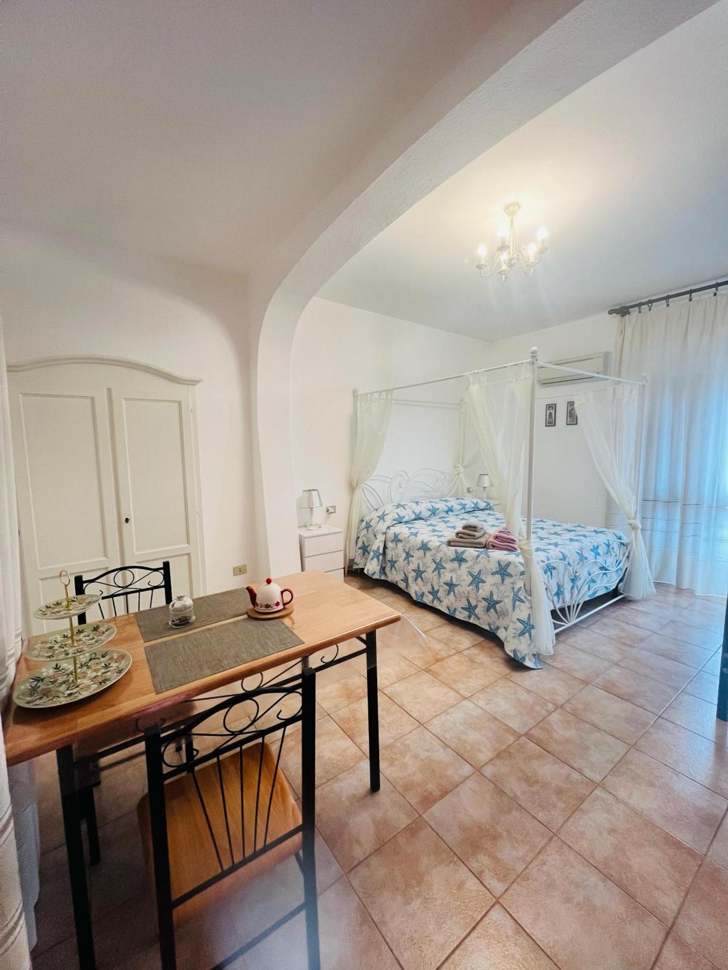 Bed And Breakfast Le Petunie Bari Sardo Bagian luar foto