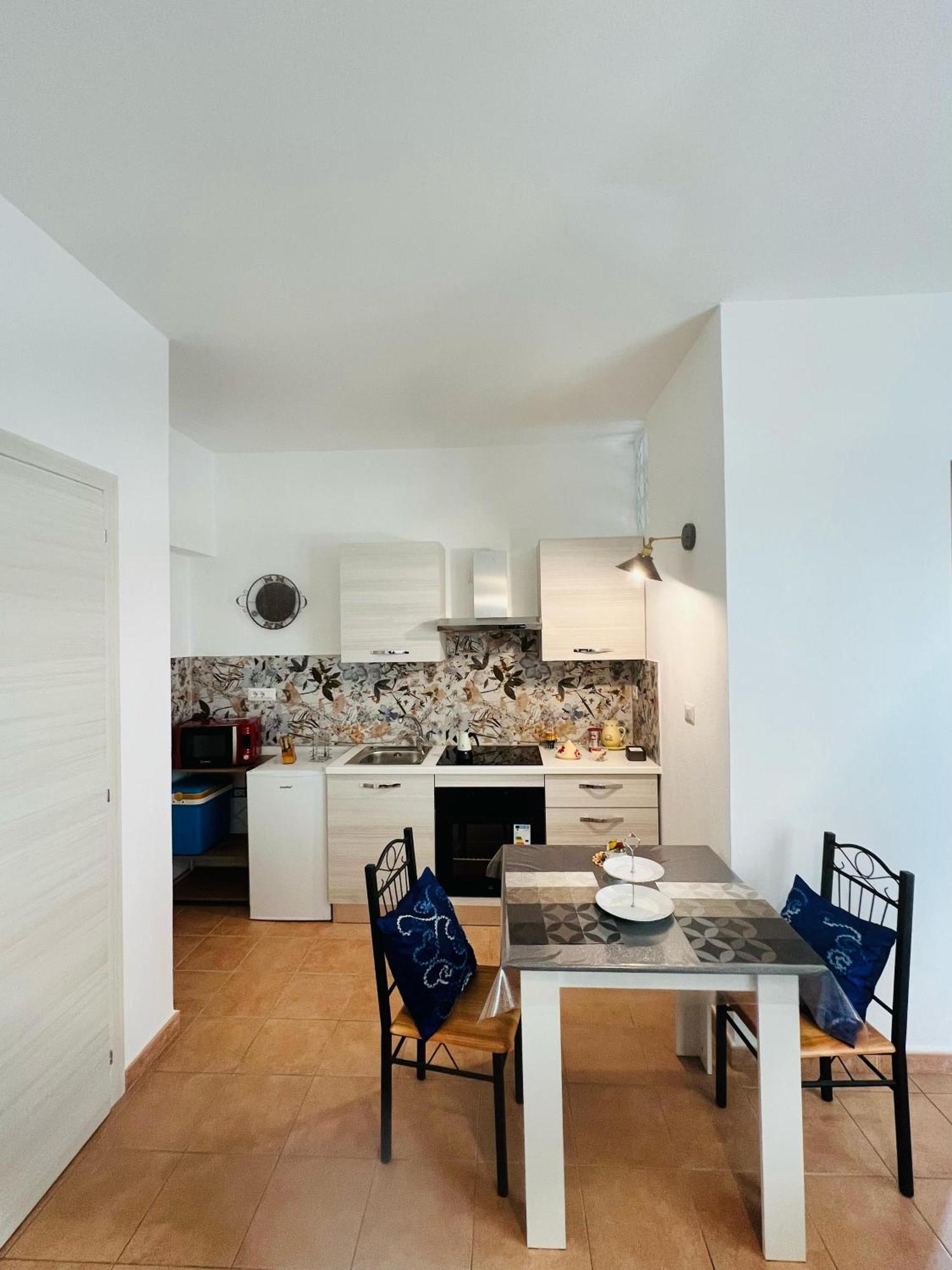 Bed And Breakfast Le Petunie Bari Sardo Bagian luar foto