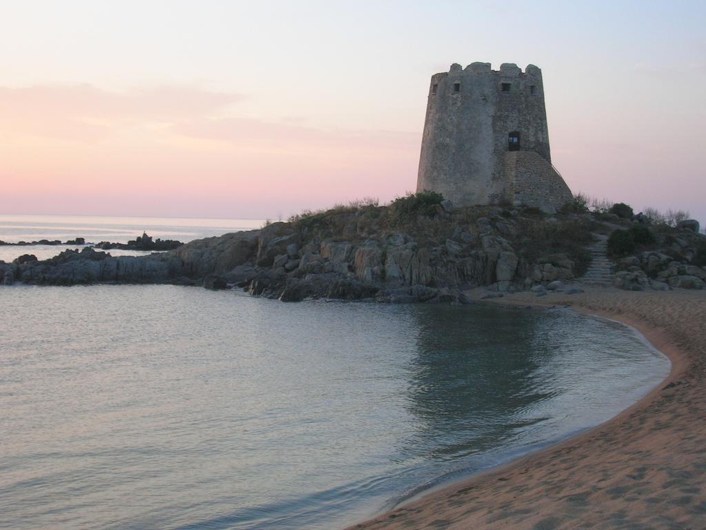 Bed And Breakfast Le Petunie Bari Sardo Bagian luar foto