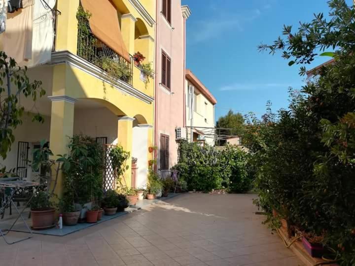 Bed And Breakfast Le Petunie Bari Sardo Bagian luar foto